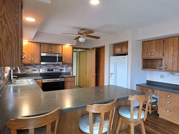5th image of 3226 E Tower Rd