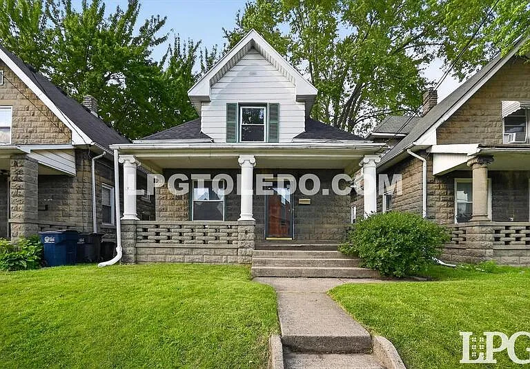 1715 Greenwood Ave — Photo 1