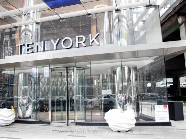 10 York St #6001, Toronto, ON M5J 0E1