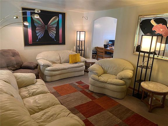 4th image of 646 Dahlia Dr