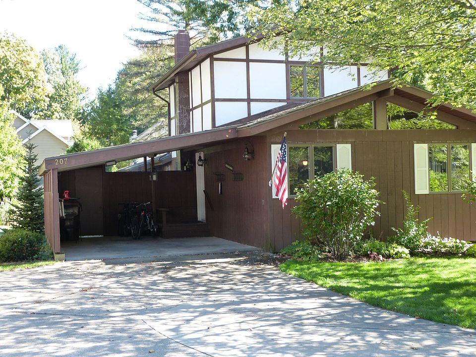 1st image of 207 Woodlawn Ave