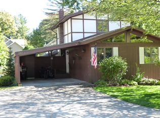 207 Woodlawn Ave, Sawyer, MI 49125