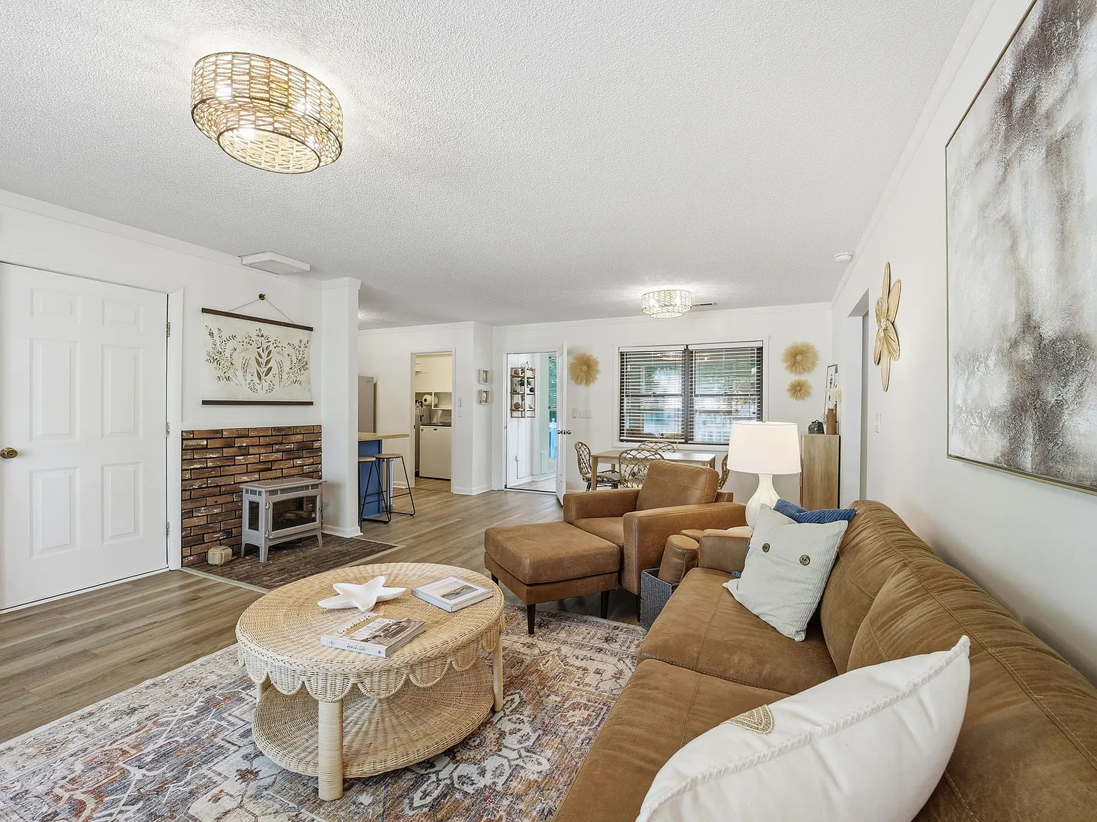 2 bed, 1036 sqft, $2,500 — Photo 4