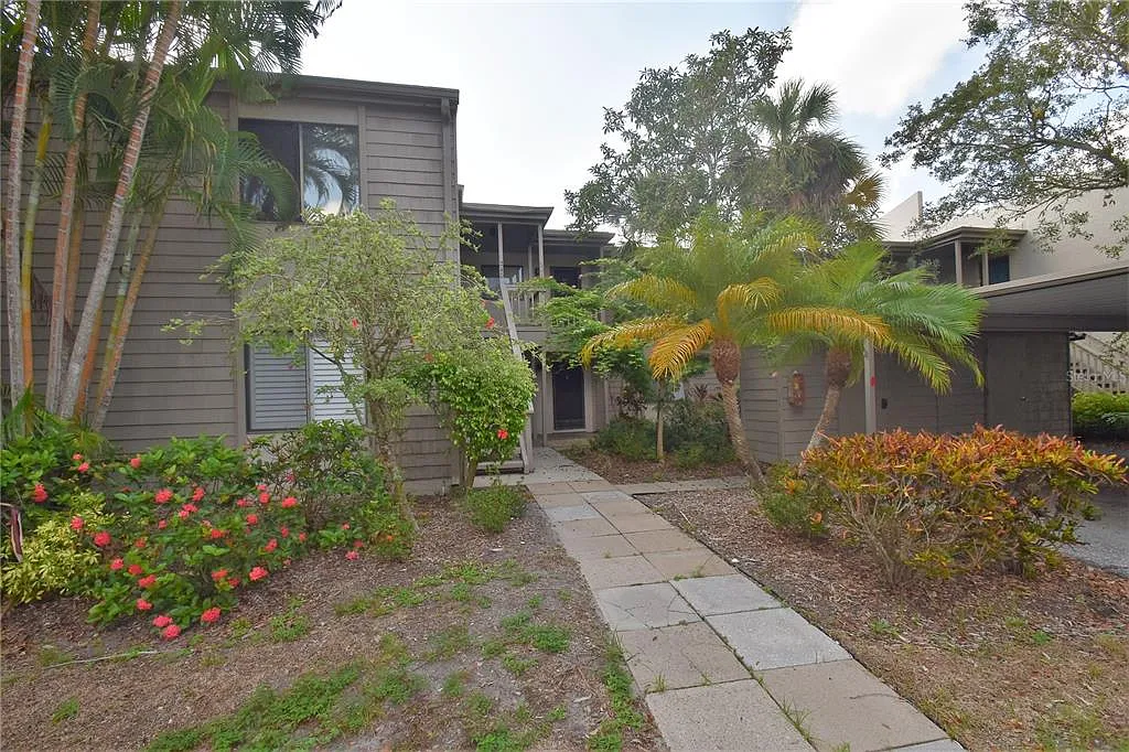 1531 Clower Creek Dr — Photo 1