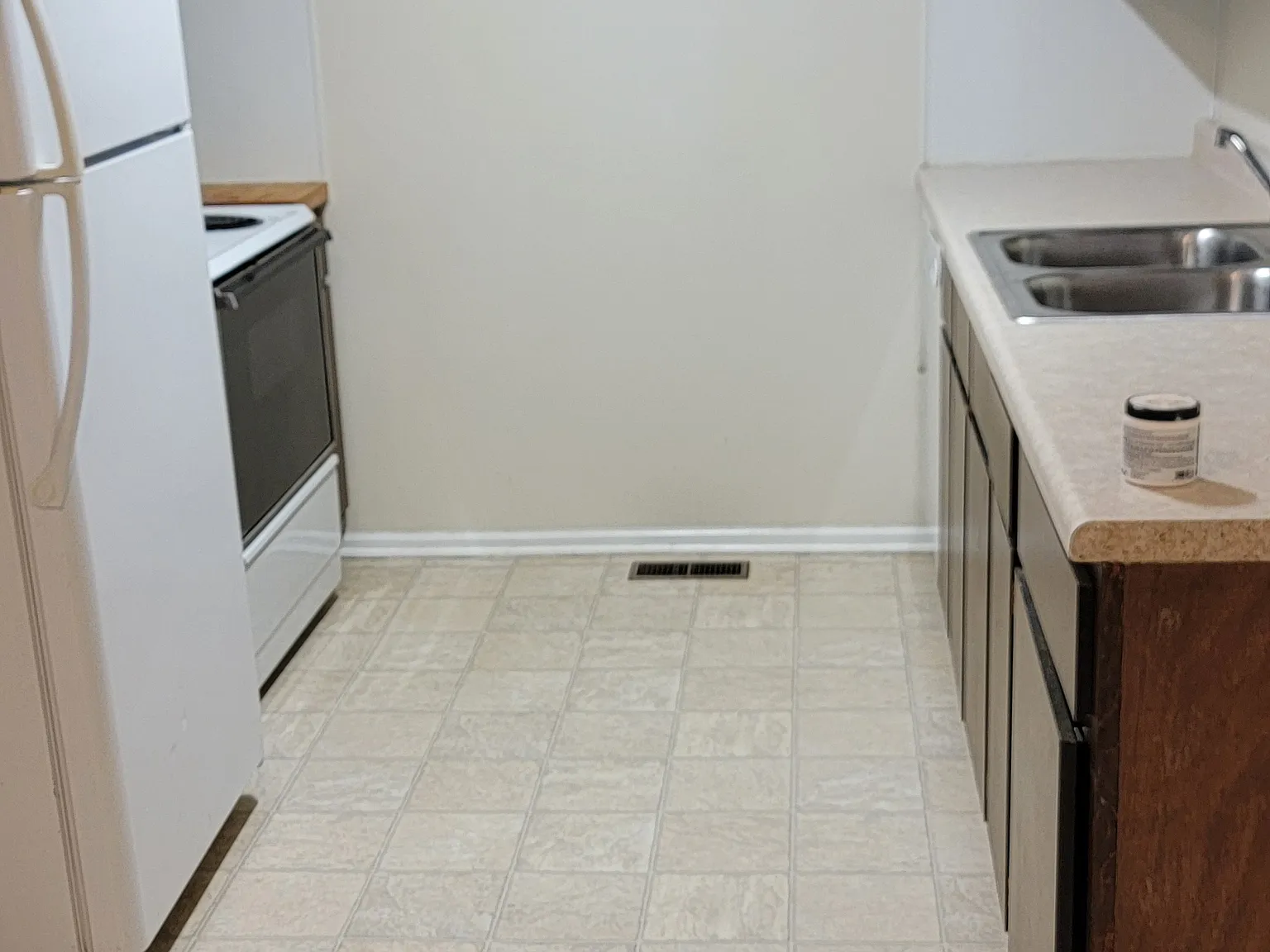 2 bed, 1011 sqft, $1,000 — Photo 3