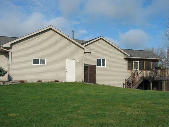 Dog Kennel, Deck