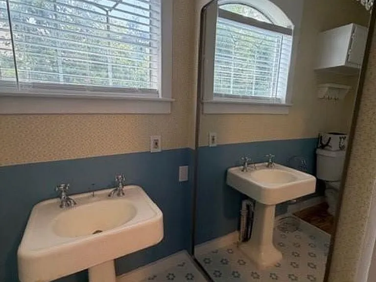 415 W Franklin St — Photo 15