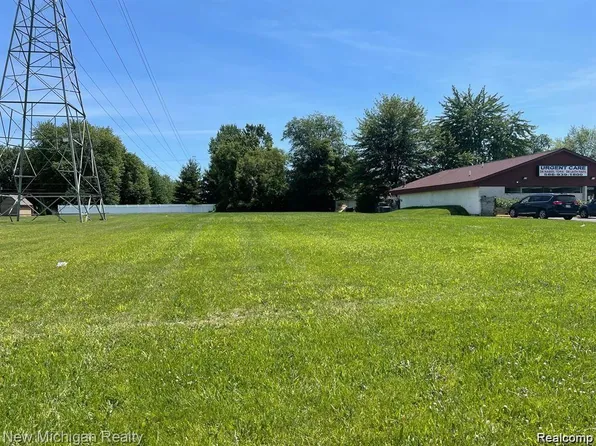 31444 Dequindre Rd, Warren, MI 48092