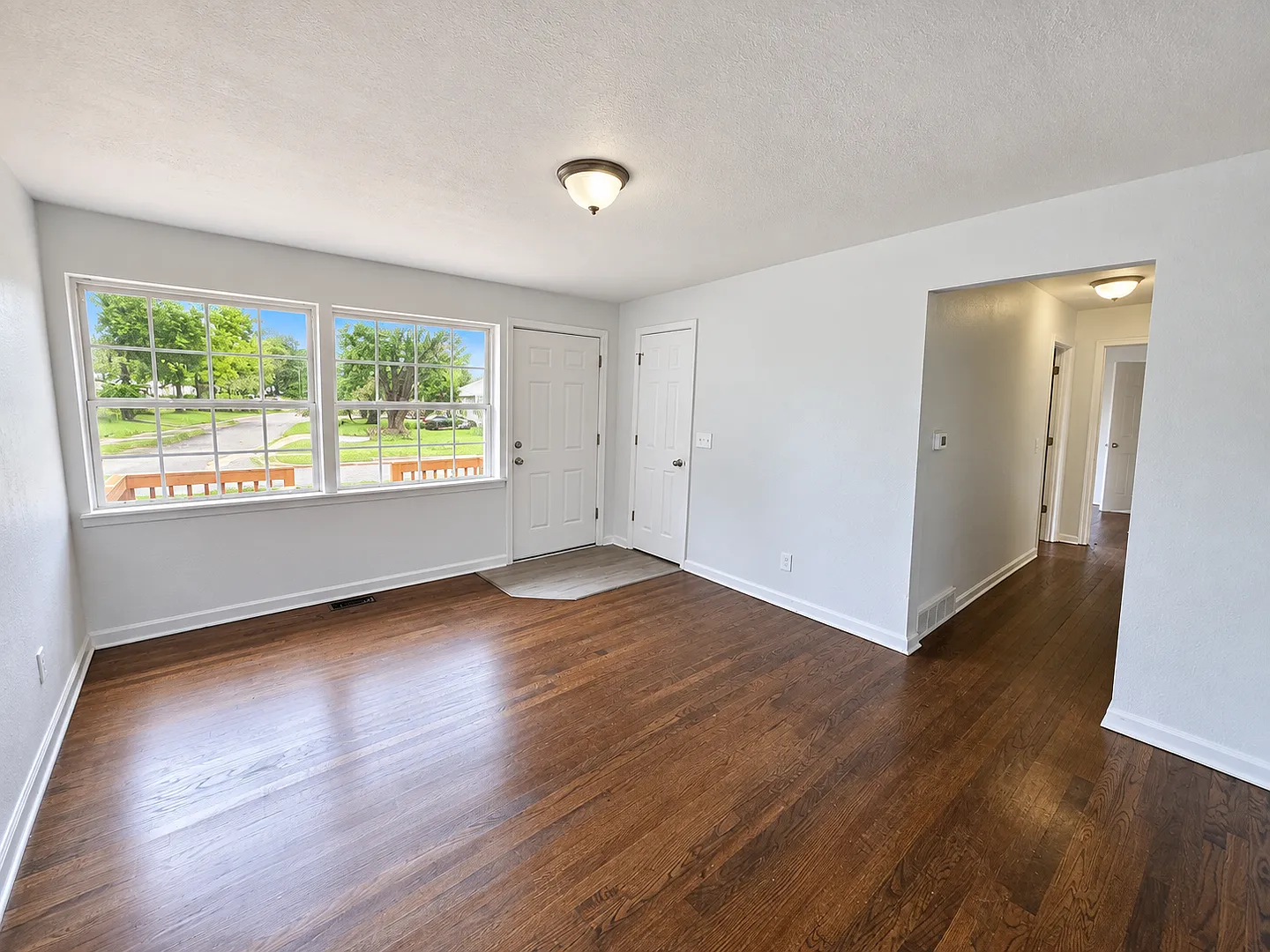 Main-Level Living with 4 Bedrooms & 2 Bathrooms — Photo 3