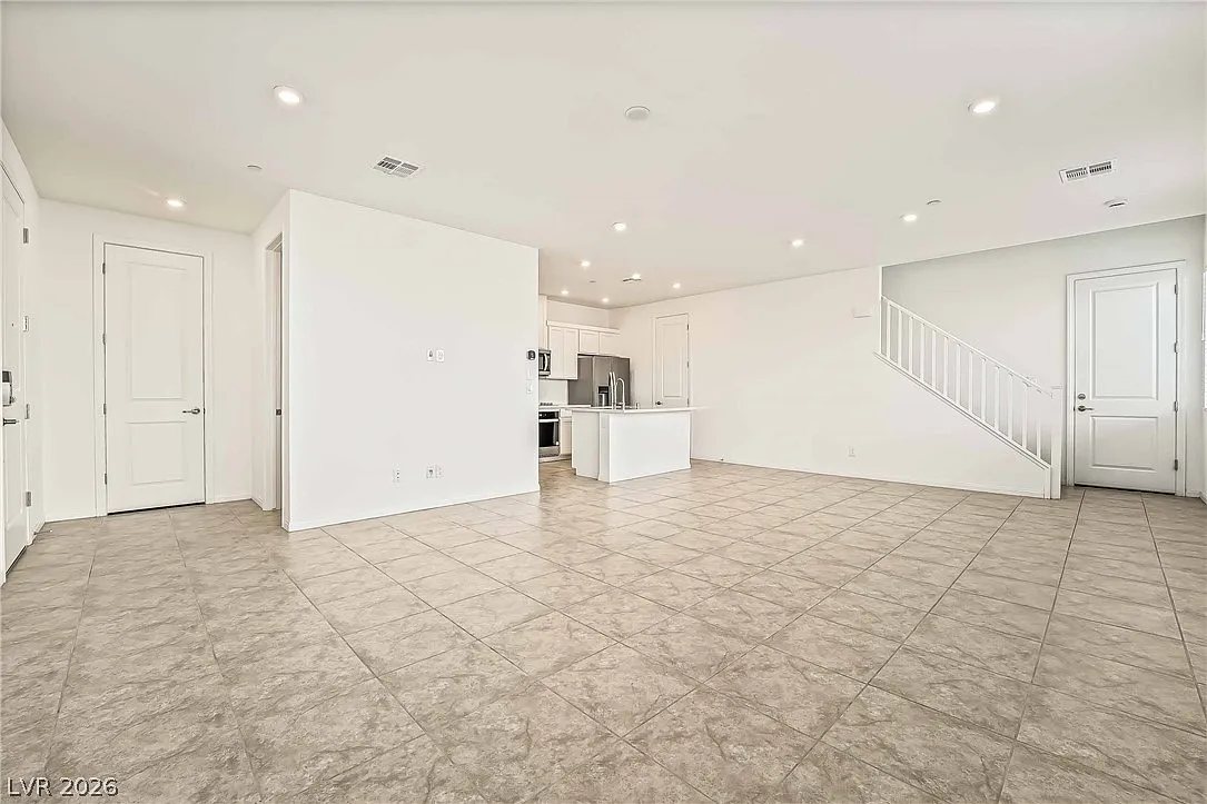3 bed, 2.5 bath, 1677 sqft, $2,085 — Photo 4