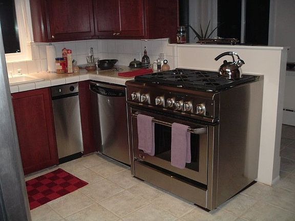 Stainless Apliances Through Out