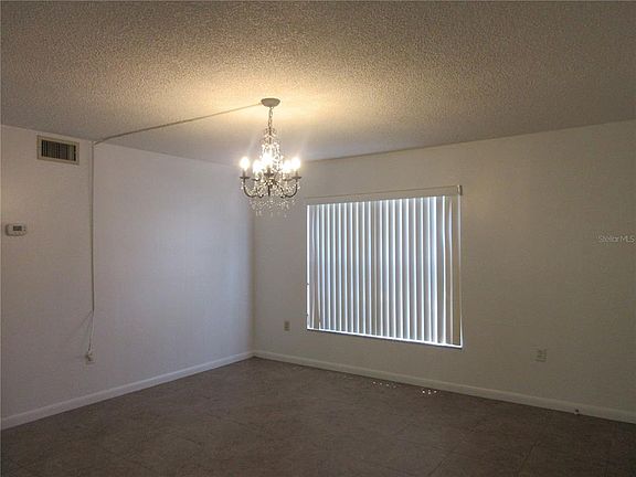 4th image of 2410 SE 16th Ave APT H