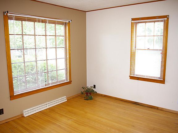 Living room 11' x 14'