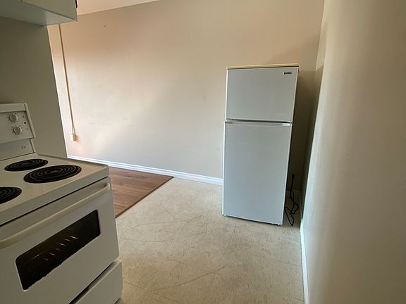 5th image of 110 Breton Rd #20