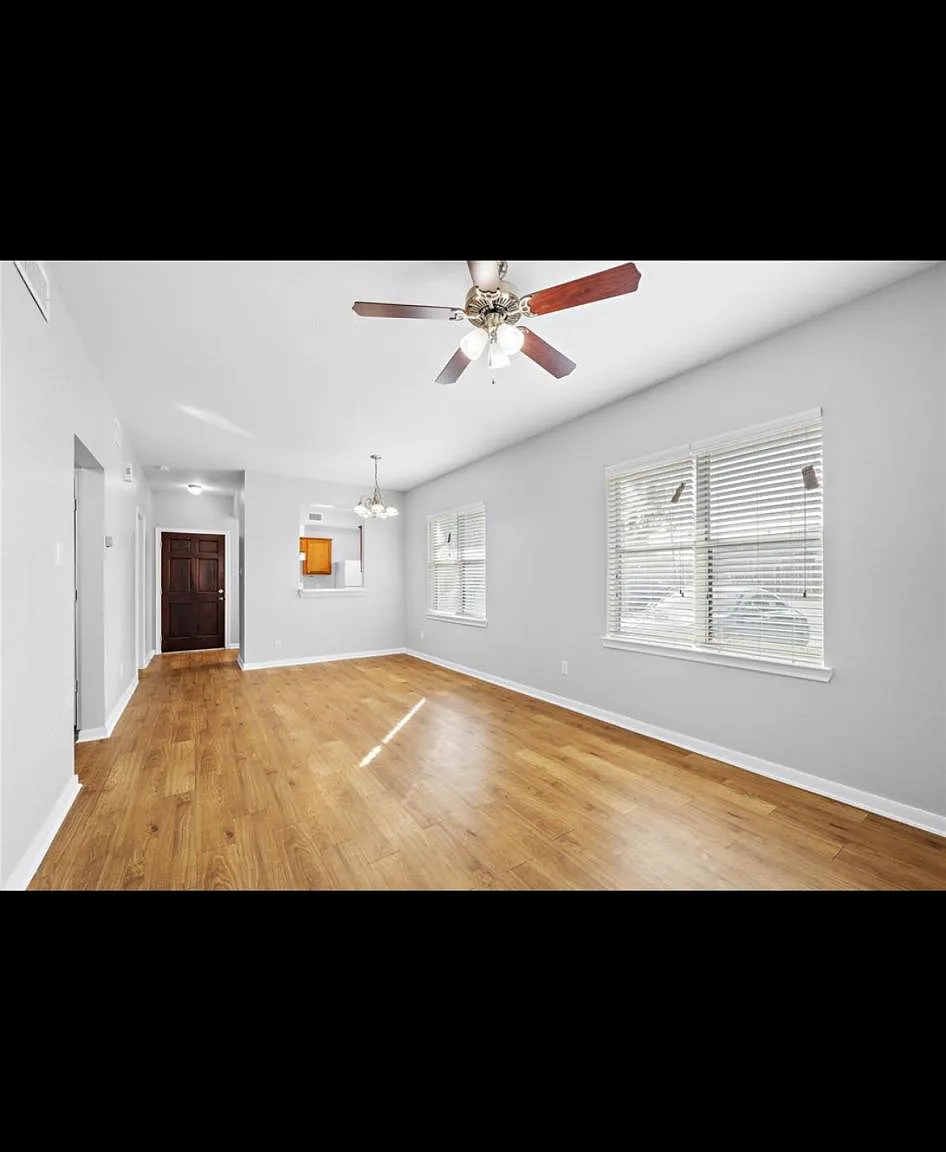 2302 Colorado St — Photo 2
