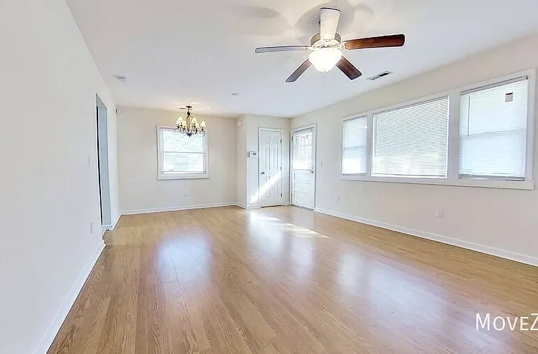 412 S Kerr Ave — Photo 6