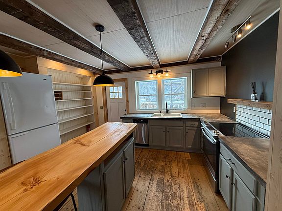 5th image of 1110 Creek Road