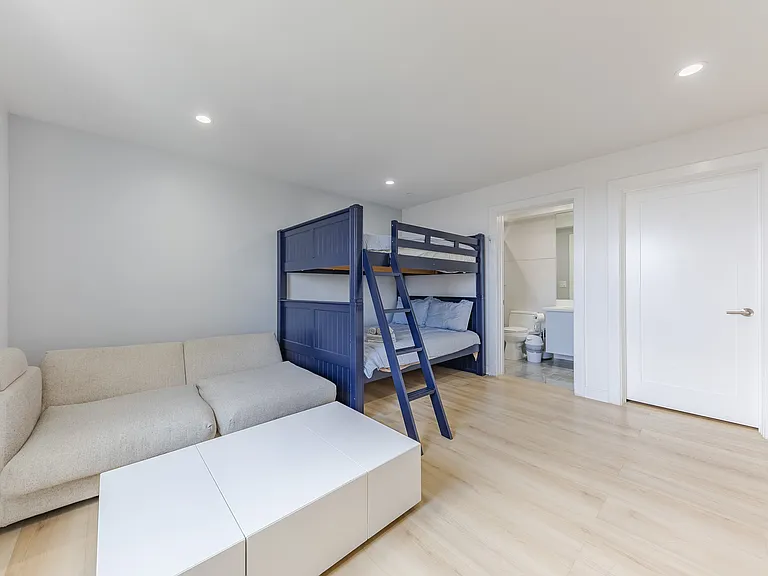 4240 Barrett Rd — Photo 37