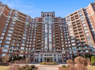 5809 Nicholson Ln APT 214, Rockville, MD 20852