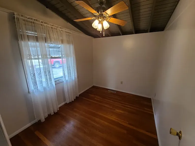 111 Hanson Dr — Photo 3