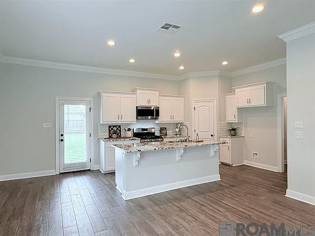 4 bed, 1906 sqft, $2,350 — Photo 4