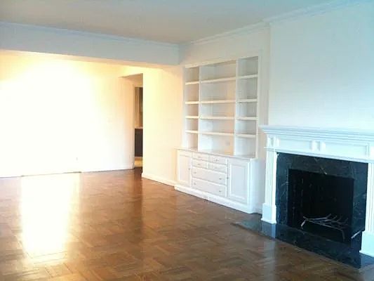 5th image of 40 Central Park S #8A