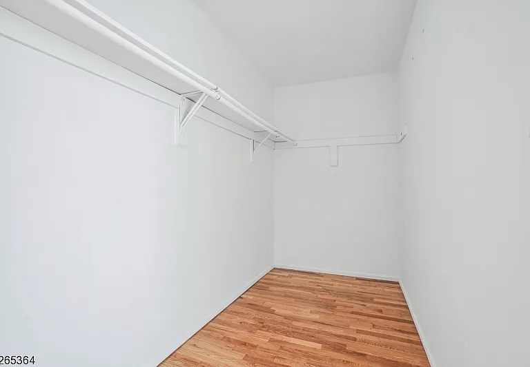 38 Park St #13D — Photo 13