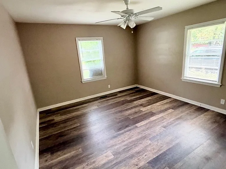 527 Englewood Dr — Photo 18