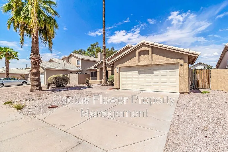 3 bed, 2.0 bath, 1521 sqft, $2,195 — Photo 2