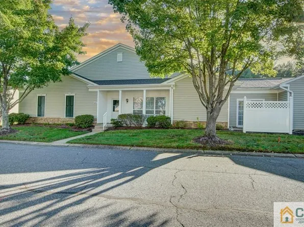441 Bluebird Dr, Monroe Township, NJ 08831