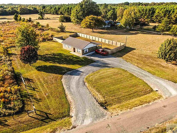 3rd image of 2600 County Road 4102