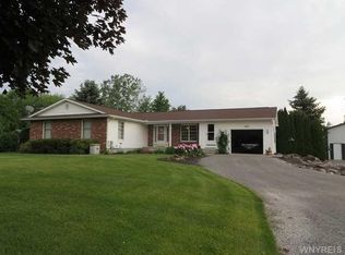 3624 Checkered Tavern Rd, Lockport, NY 14094