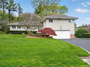 2 Vanad Dr, East Hills, NY 11576