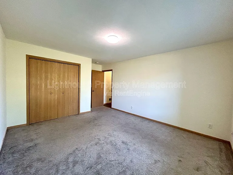 2103 Kinnrow Ave NW — Photo 9