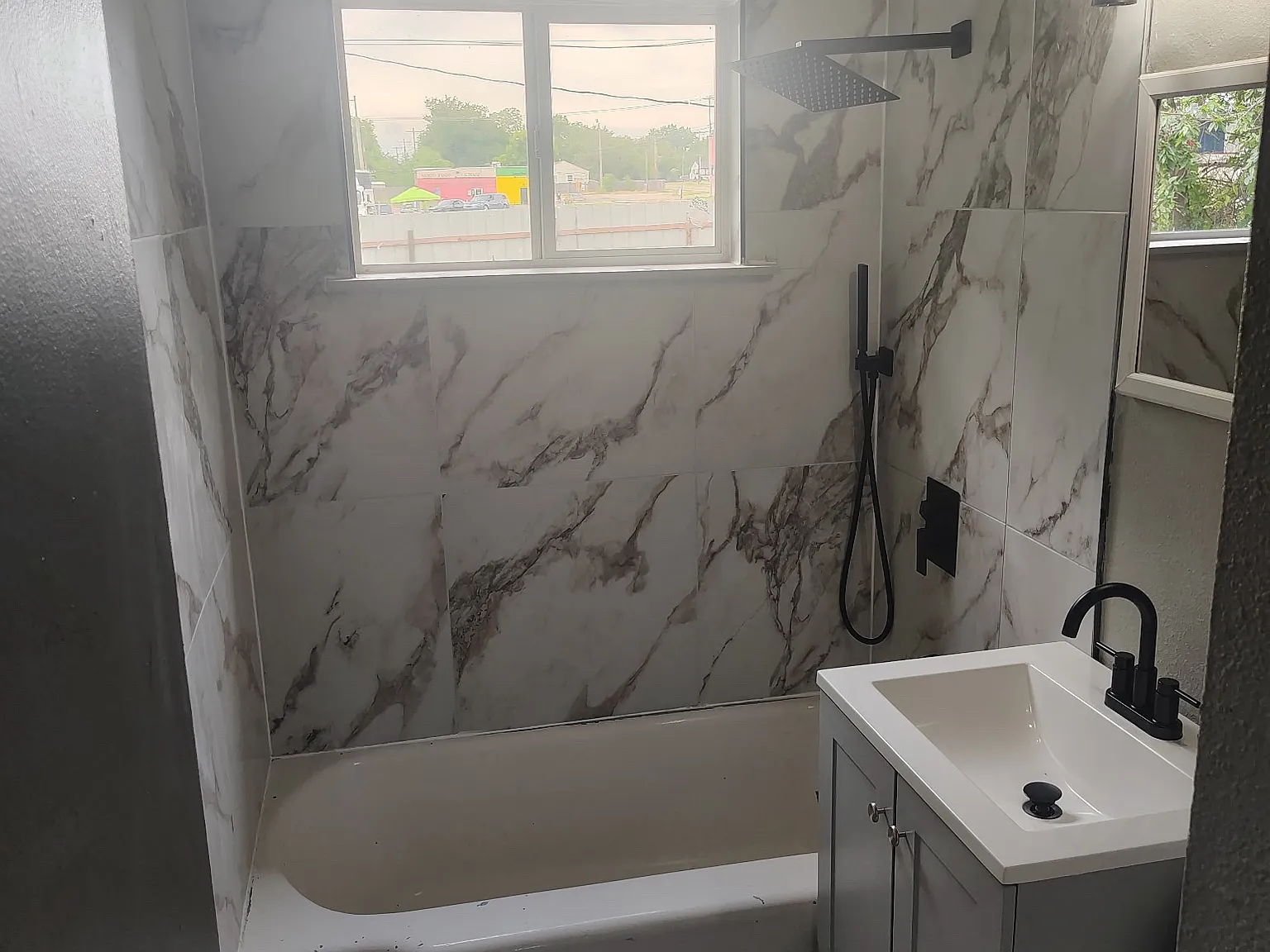 4456 N Detroit Ave — Photo 2