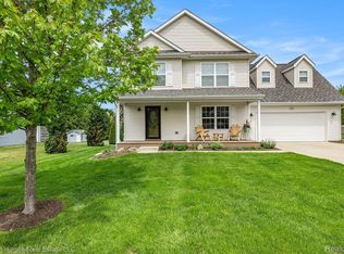 121 Fox Meadows Ct, Howell, MI 48843