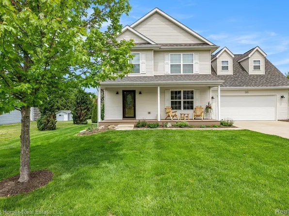 121 Fox Meadows Ct, Howell, MI 48843