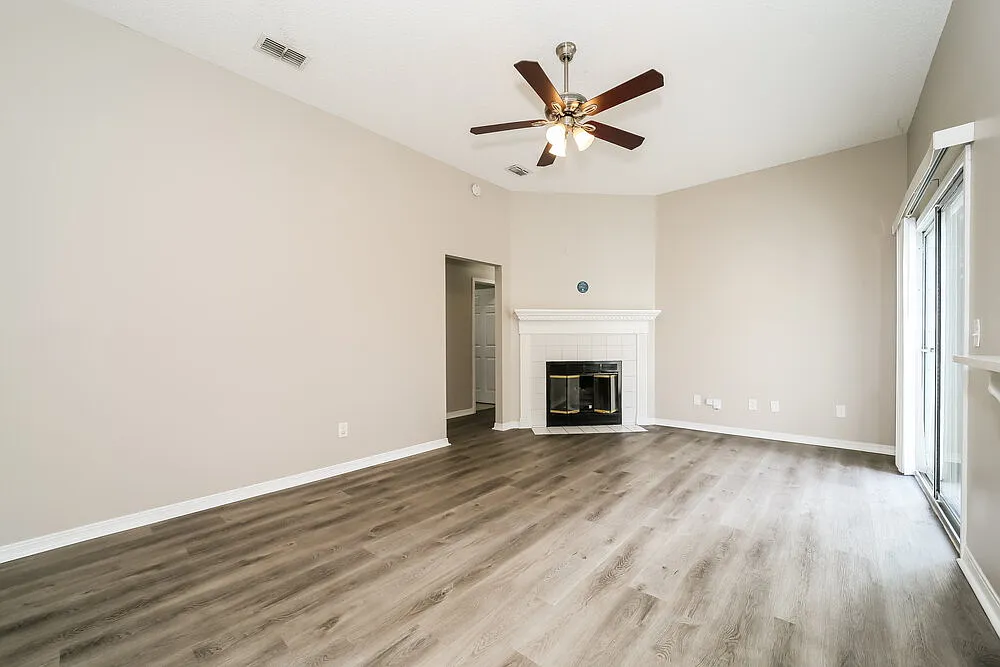 3 bed, 2.0 bath, 1742 sqft, $1,920 — Photo 3