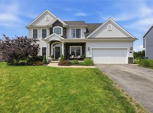 14 Silent Meadow Ln, Lancaster, NY 14086