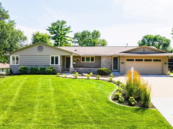 4605 W 62nd St, Edina, MN 55424