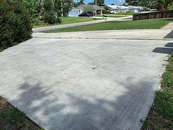 4th image of 1622 SW Angelico Ln
