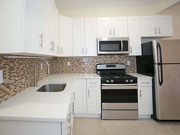 3rd image of 40 Clarkson Ave APT 5J