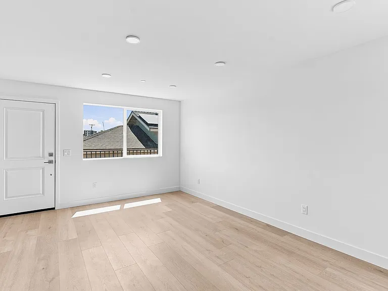 1259 Lincoln Ave — Photo 7