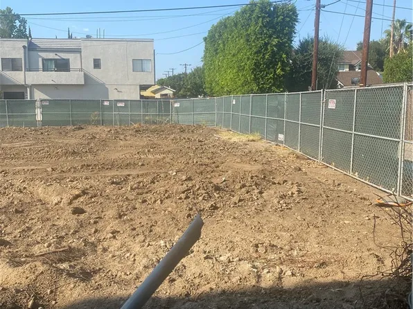 5754 Woodman Ave #2, Van Nuys, CA 91401