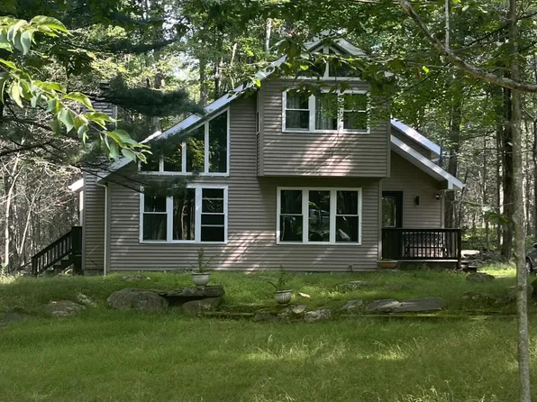 126 Lyman Ln, Clifton, PA 18424