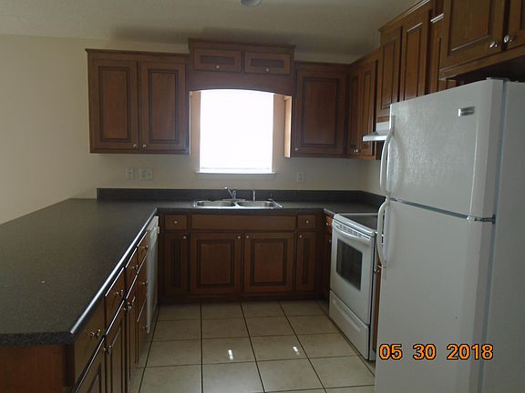 4th image of 400 Club Villa Ct APT 4