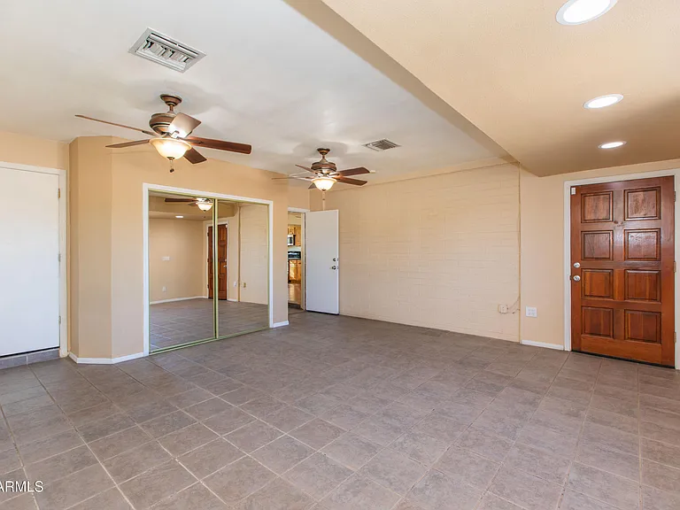 1813 E Ellis Dr — Photo 30