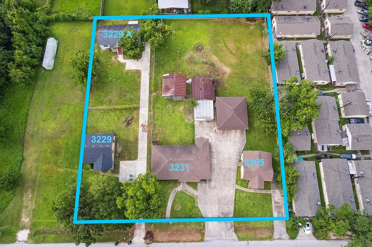 Building Photo - 3229 Persimmon St