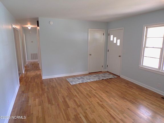 3rd image of 809 Adelaide Drive