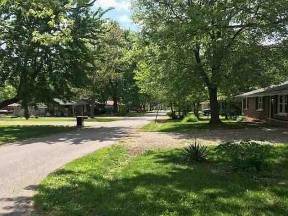 Exterior Neighborhood (street photo)